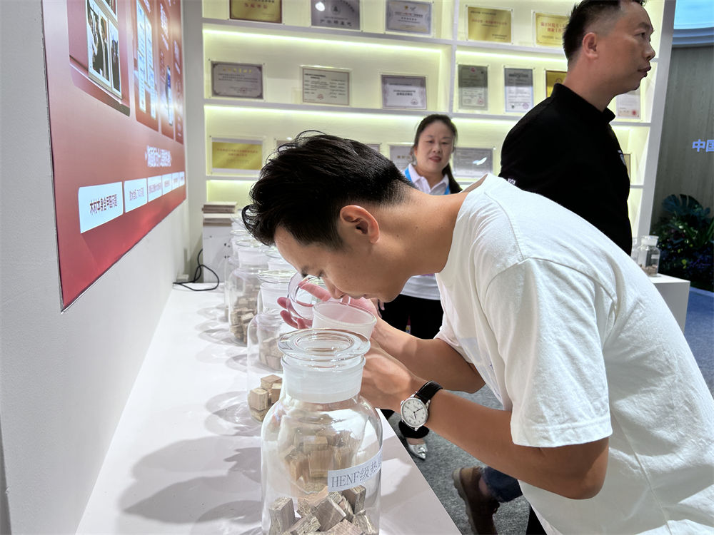 热康板近零气味