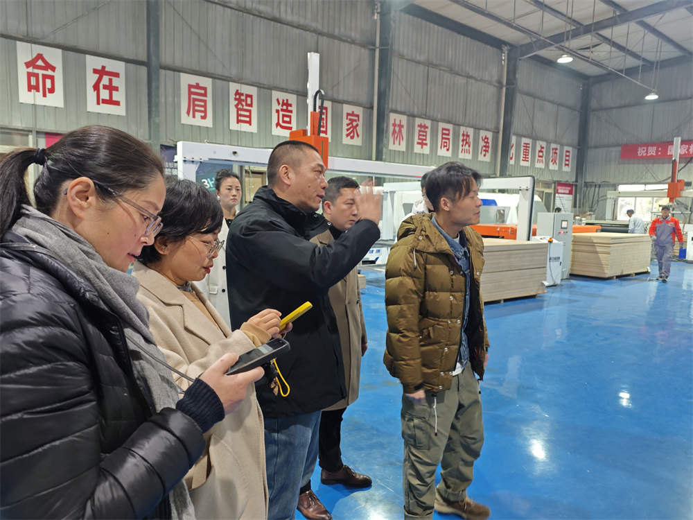 行业翘楚 共话交流丨成都掌上明珠家居一行莅临三杉木业参观考察